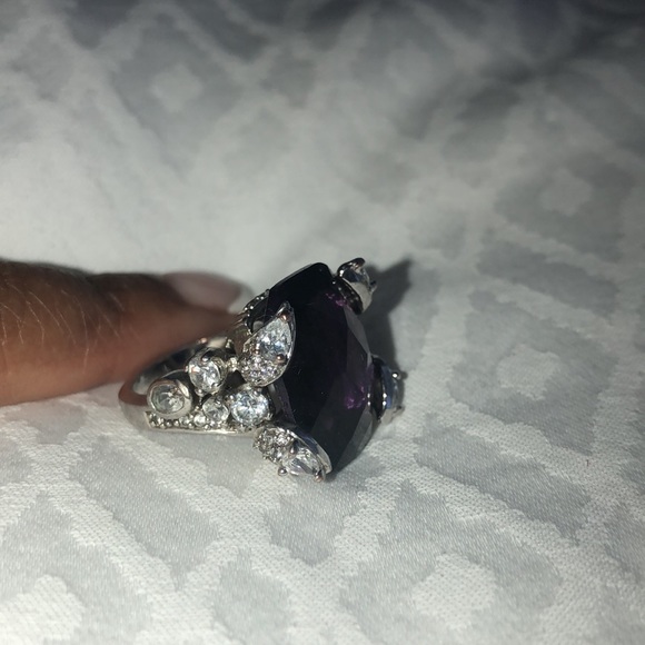 Purple and clear stone statement ring - Picture 8 of 8